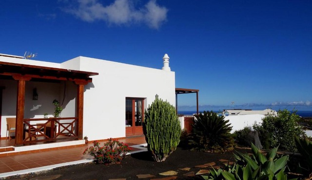 Villa El Mojón with private pool in Teguise