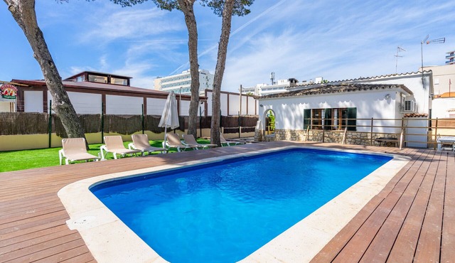 Villa Els Pins - with private swimming pool