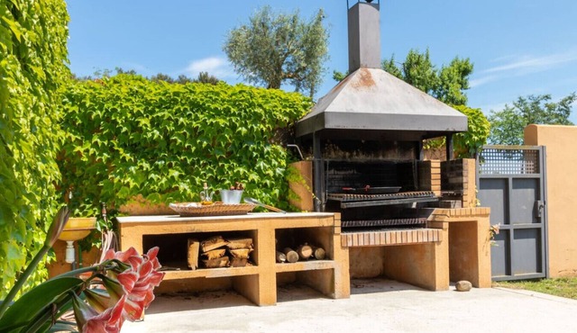 Villa Empordà · BBQ · Pool · WiFi · Parking · A/A