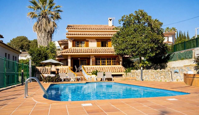 Villa Ficus - Book your perfect getaway in Lloret de Mar