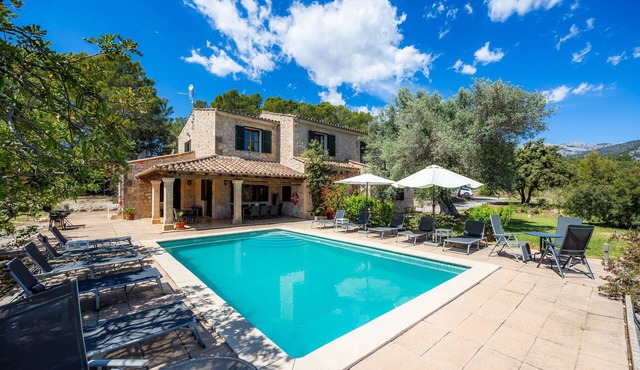 Villa 'Finca Moscari' with Private Pool, Wi-Fi and Air Conditioning