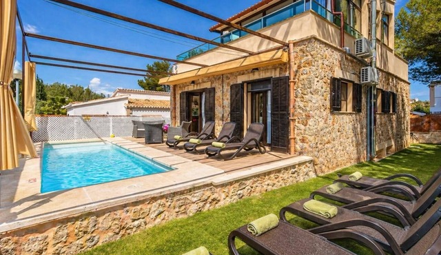 Villa Gabriela - Three Bedroom Villa, Sleeps 6