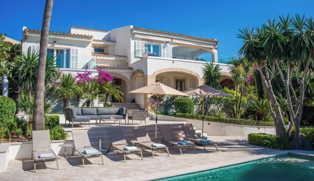 Villa in a fantastic location with sea views and large pool area,pool heating