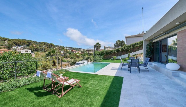 Villa in Lloret de Mar with Private Pool