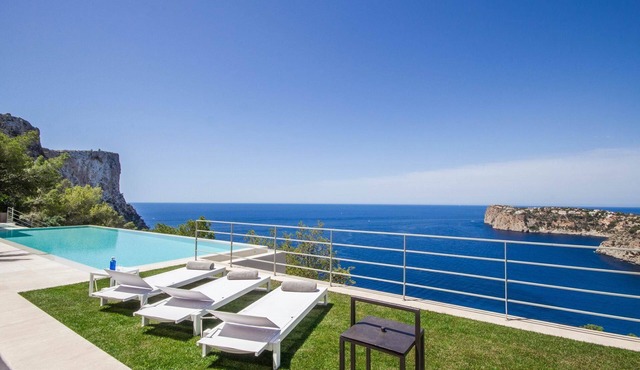 Villa in Palma De Mallorca with 6 bedrooms sleeps 12