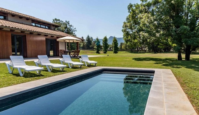 Villa 'La Solfa' with Mountain Views, Wi-Fi and Air Conditioning