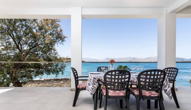 VILLA MAL PAS - Modern villa with direct sea views.