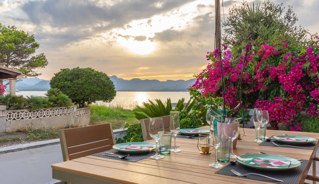 Villa Manresa on the beachfront by Mallorca Charme