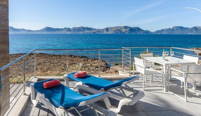 Villa Miramar by the Beach with Sea View, Pool & Wi-Fi