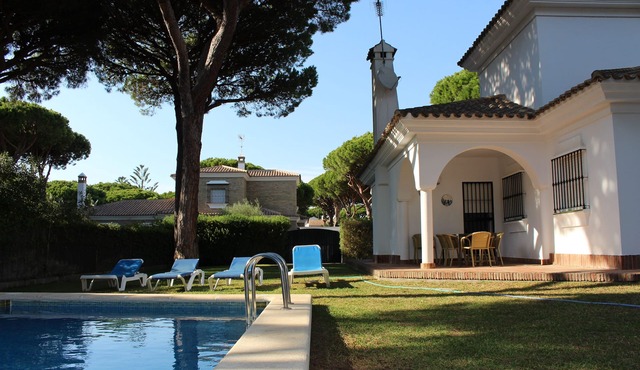 Villa mit Privatpool in Roche Residencial