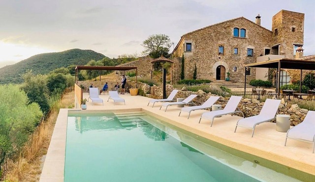 Villa Montnegre - Six Bedroom Villa, Sleeps 16