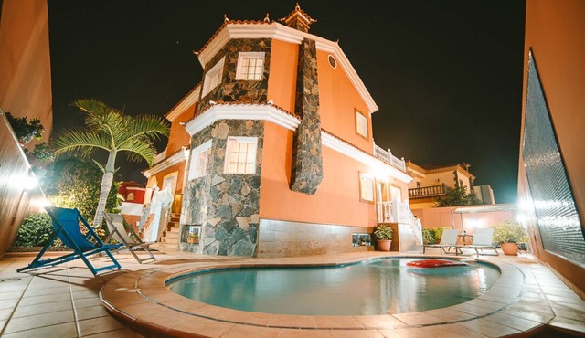 Villa Morada Sonneland with private heated pool
