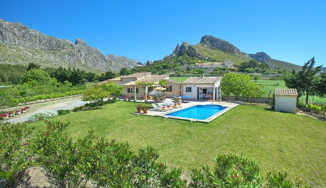 VILLA MOYA - WALKING DISTANCE TO THE BEACH
