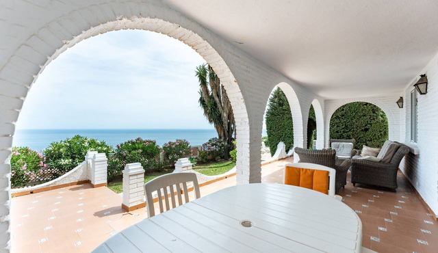 Villa "Mu" with Sea View, Private Pool & Wi-Fi