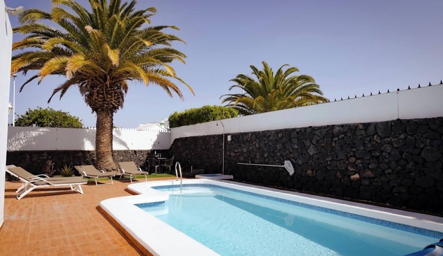 VILLA OLIVEIRA by Buenavilla | villa just minutes walk from the beach
