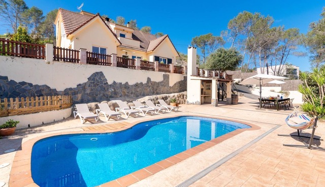 Villa Olivia - Five Bedroom Villa, Sleeps 9