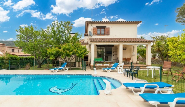 Villa "Pelach" with Pool & Wi-Fi