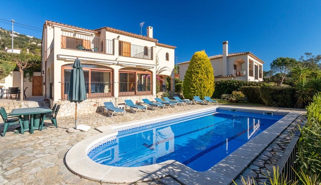 Villa "Rosa" with Mountain View, Pool & Wi-Fi