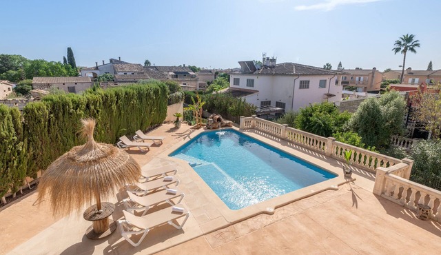 Villa Sayana with Mountain Views, Pool, Garden and Wi-Fi