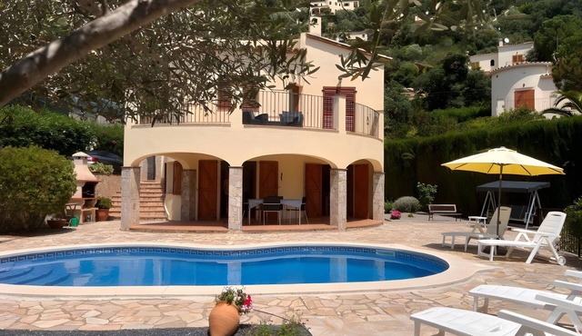 Villa 'Sunshine' with Mountain View, Private Pool and Wi-Fi