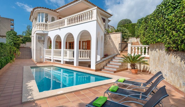 VILLA TEULERA -Amazing house in Palma, with private pool and 3.6 km away from the beach. F