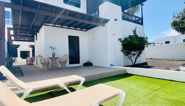Villa two steps from the beach.
