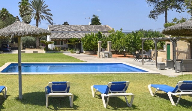 Villa 'Valls' with Private Pool, Wi-Fi and Air Conditioning