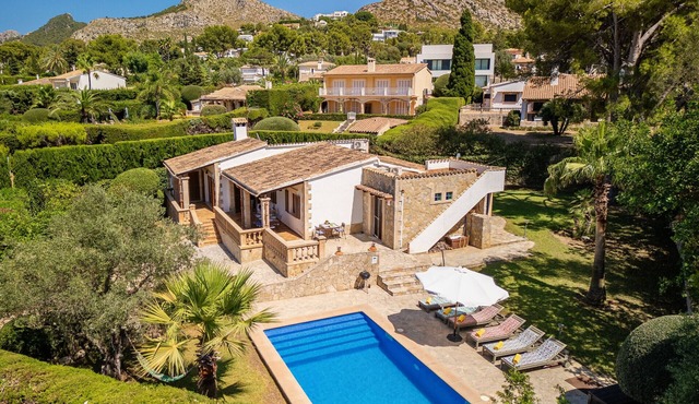 Villa Victoria Alcudia Alcudia Bonaire for 6 with pool