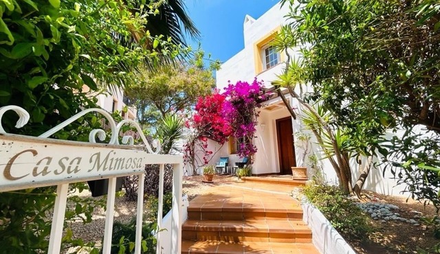 Villa with private pool and sea view from 1st floor, 5 mins walk to beach