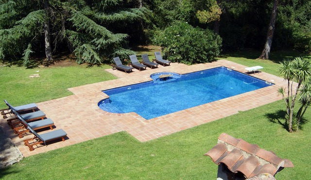 Villa with Beautiful Garden And Pool in Spectacular Setting