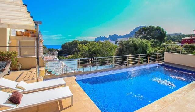 Villa with detached house, air conditioning, wifi, garden, private swimming pool