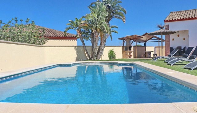Villa with WIFI, BBQ and swimming pool