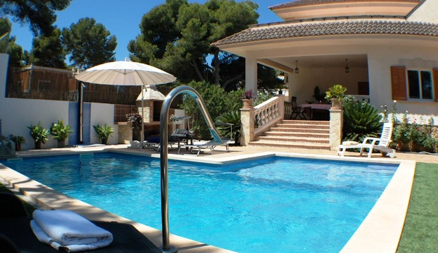 Villa with pool/Jacuzzi for 10 pax
