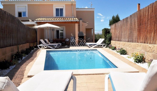 Villa with pool for family only, near Alcudia town