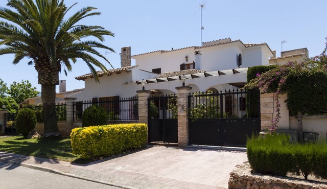 Villa with private pool, terraces, chill out and 50 meters from the sea