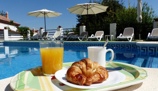 Villa with spectacular views, a large garden with a private heated swimming pool