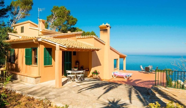 Villa with Wi-Fi and stunning sea views.