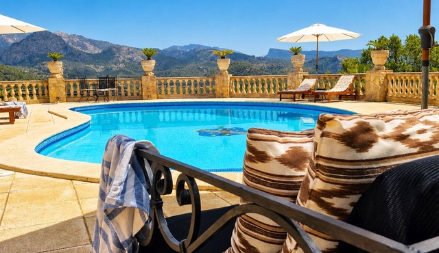 Villacolina – Pool, Tennis & Breathtaking Views