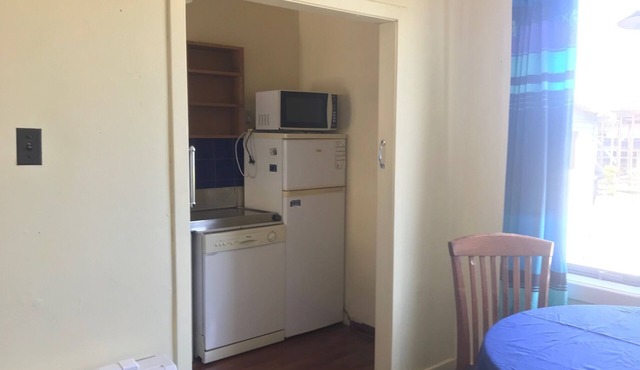 Walking distance to shops, beach, pub, playground, museum, golf club and wharf.