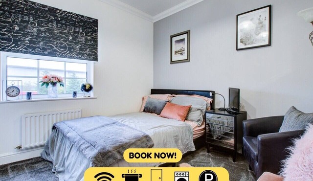 Waltham Abbey Haven 2 Bed 2 Bath Flat FREE Parking