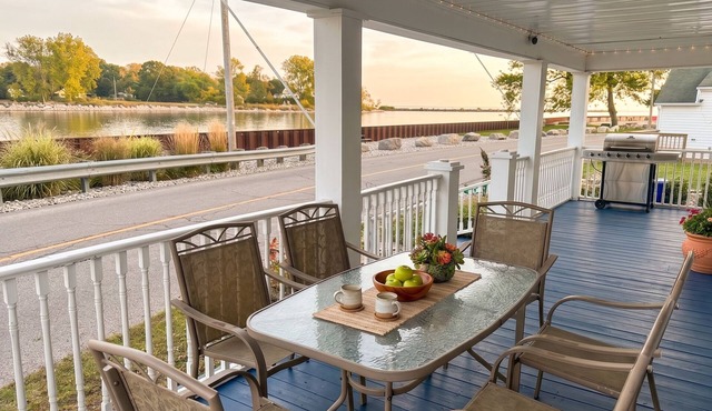 Waterfront Cottage, Top Fishing Spot, Light House, Pet-Friendly