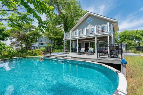 Waterfront Cottage w Pool Beach Access