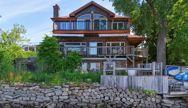 Waterfront lakefront apartment 300742