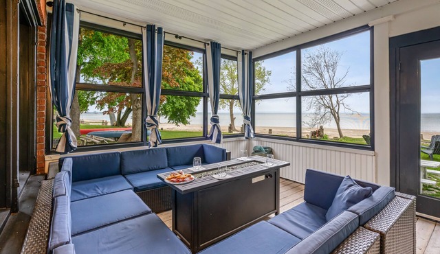 Waverly Place – Waterfront Beauty-Sleeps 8-Lovely Screened in Porch