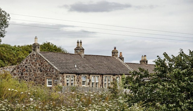 Weavers Cottage~Luxury 2 bdrm cottage with views