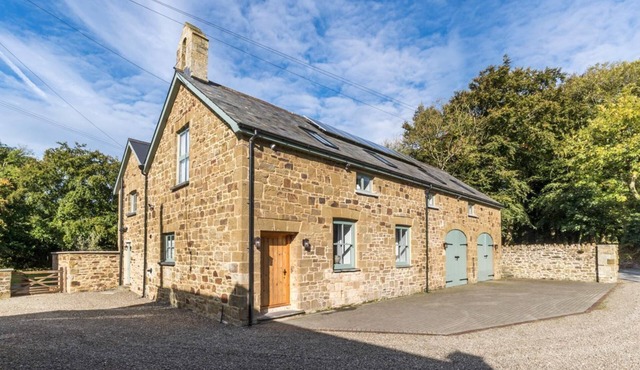 Welsh Coach House - Five Bedroom Villa, Sleeps 9