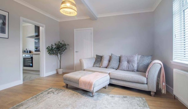 Westlea House - Spacious 3-Bed Home in Airdrie