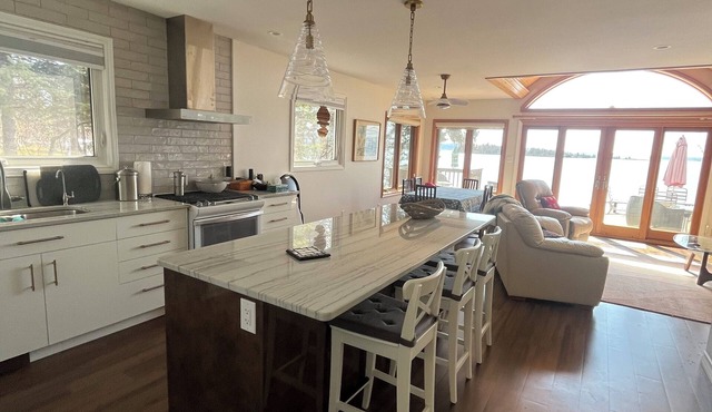 Winter, Gorgeous house on Lake Superior, Sleeps 2 adults and 2 children