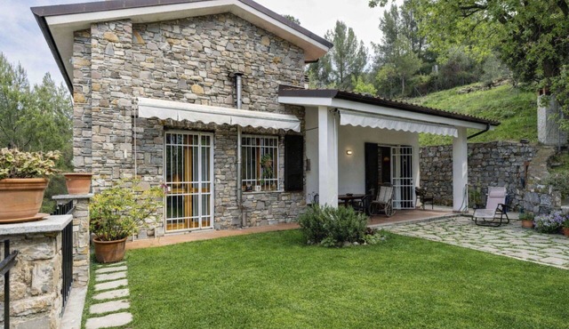 Wonderful private villa for 5 guests with WIFI, patio, pets allowed and panoramic view