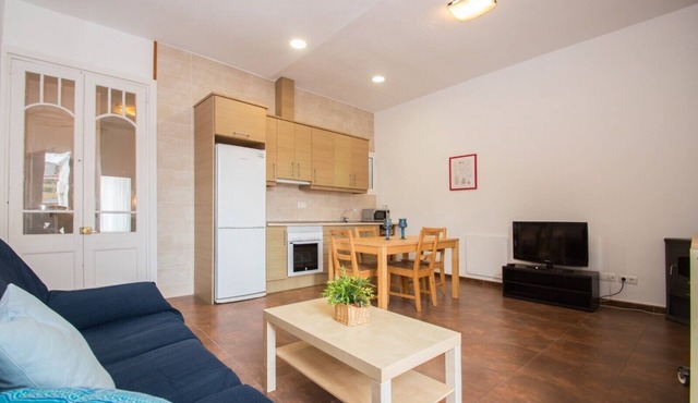 Xaro Beach Apartment – Bright Family Apartment 2 Minutes from the Beach